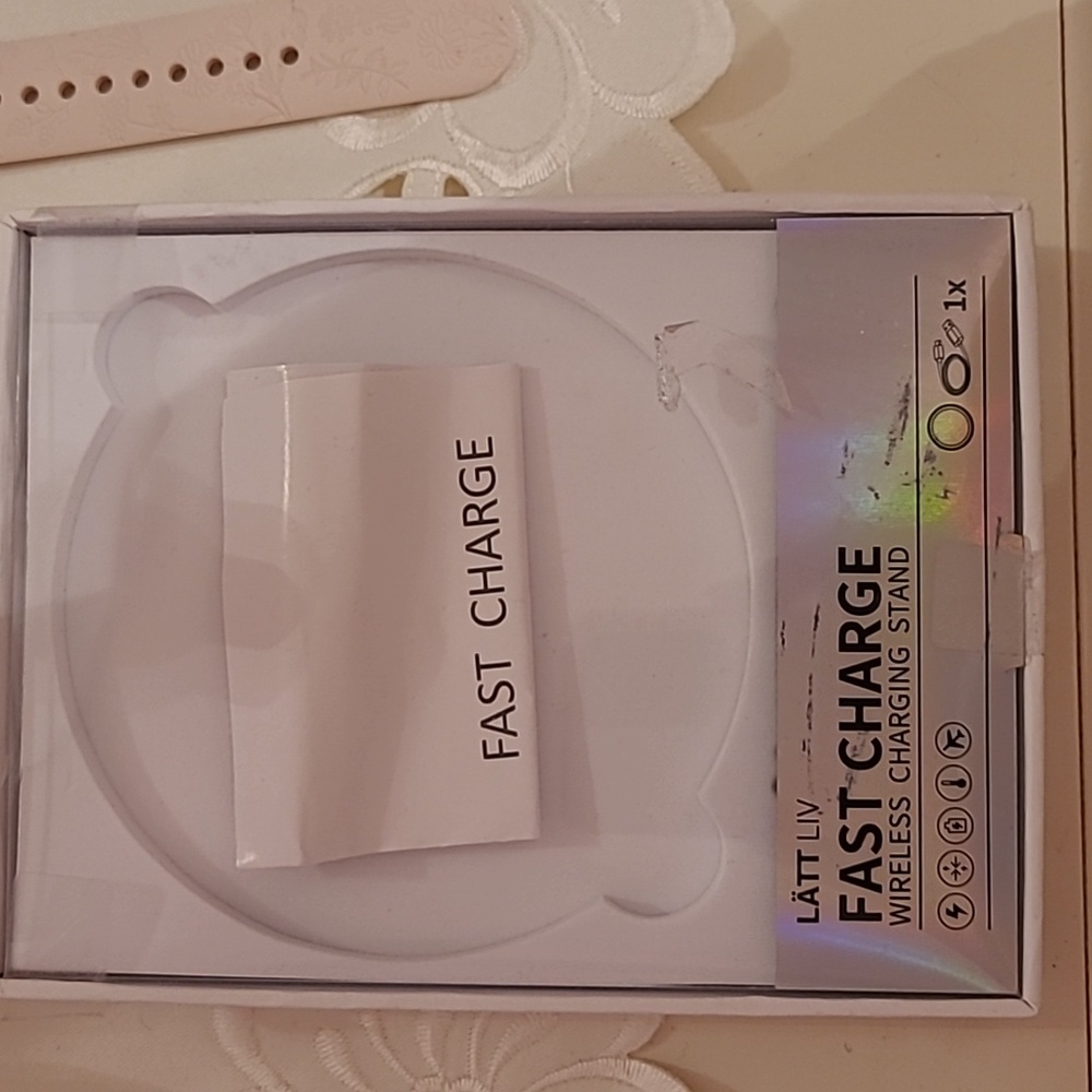 Fast Wireless Charging Stand - Picture 2 of 4